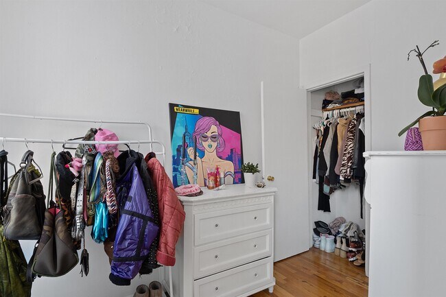 Building Photo - 1038 Willow Ave