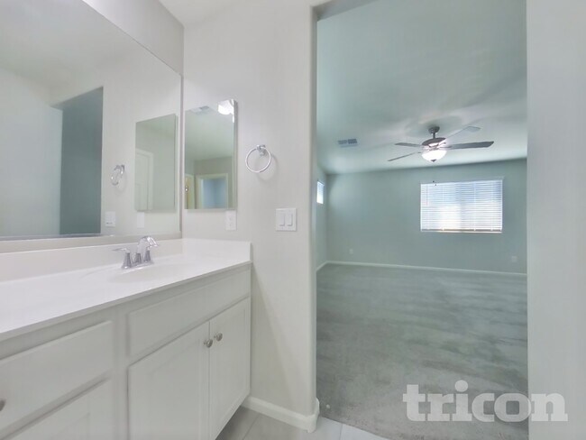 Building Photo - 8632 E Posada Ave