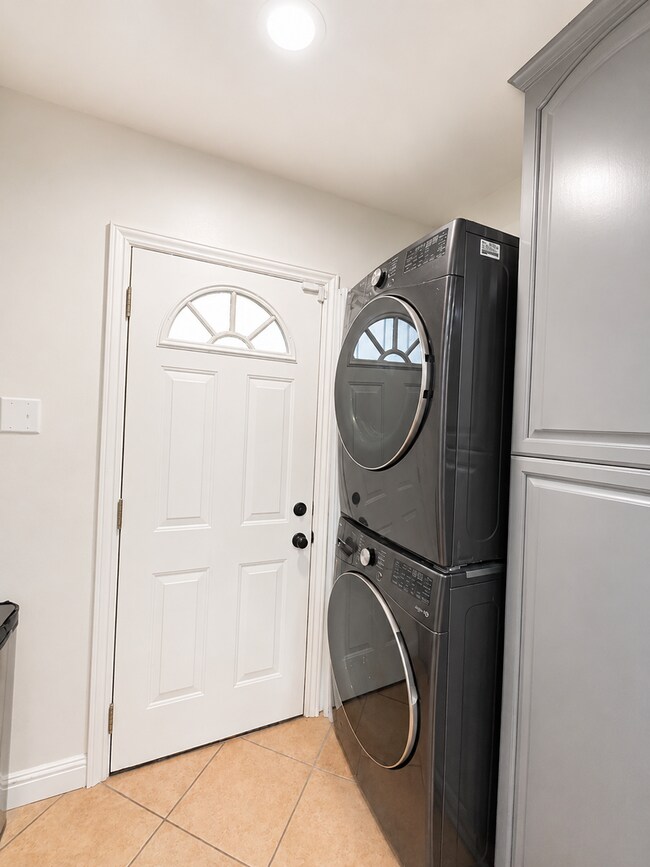 Building Photo - Beautifully Upgraded Los Altos Home!