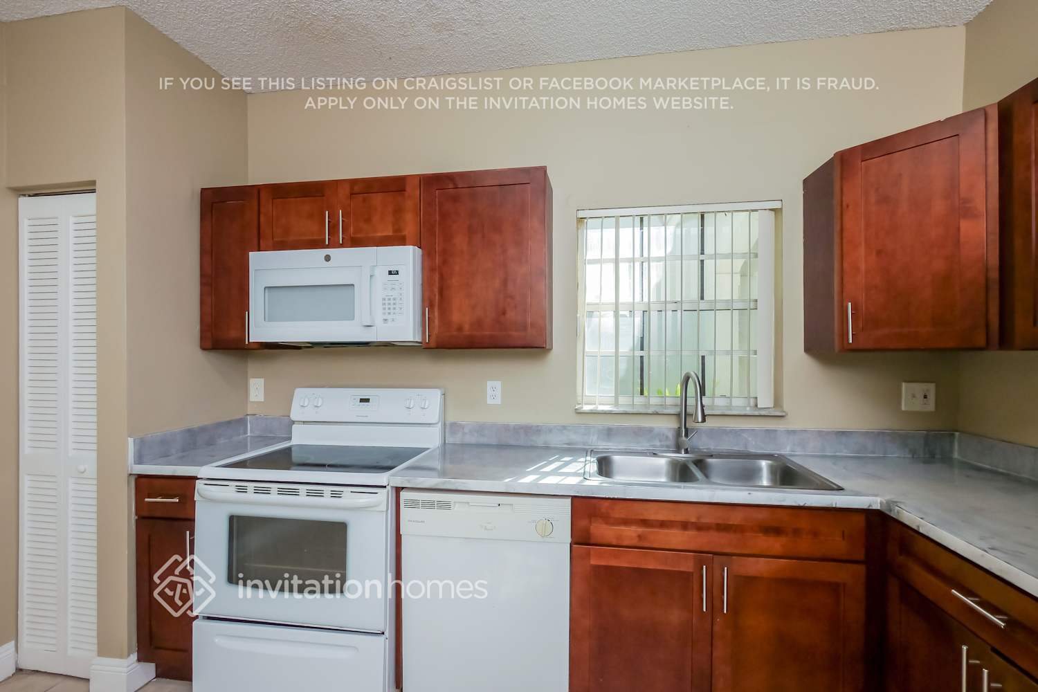 Building Photo - 17860 SW 11th Ct