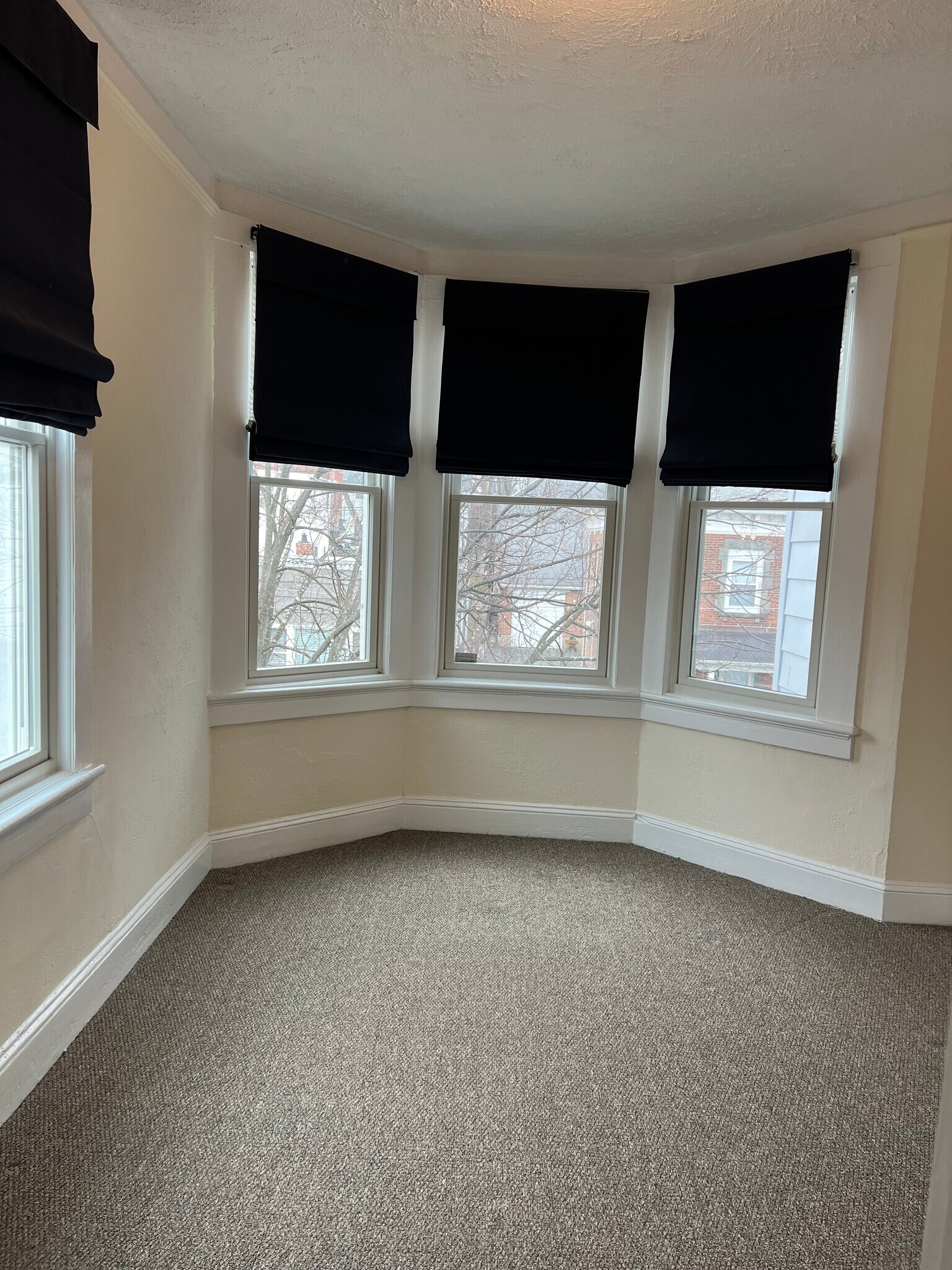 Building Photo - 10 S Eckar St