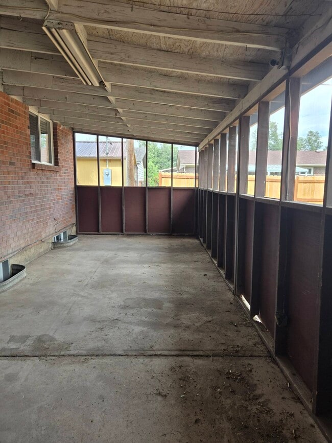 Building Photo - 77 Couch Cir