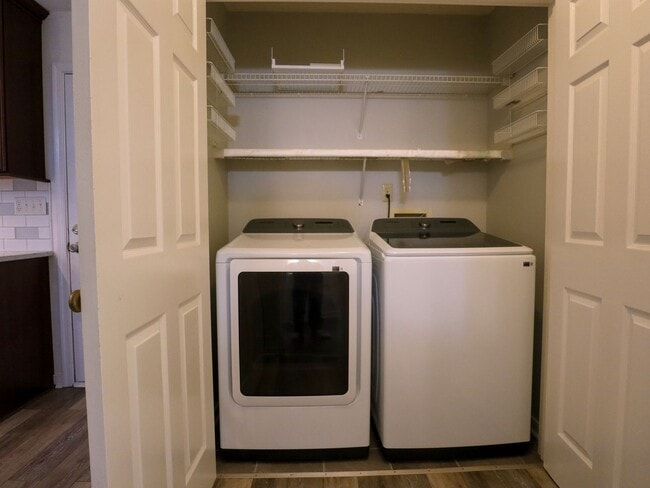 Building Photo - Spacious 4-Bedroom with Fenced Yard, Deck,...