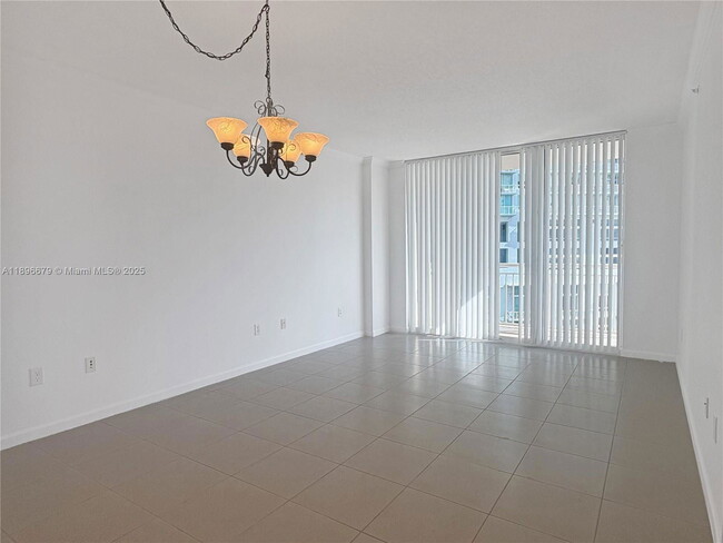 Building Photo - 2000 N Bayshore Dr