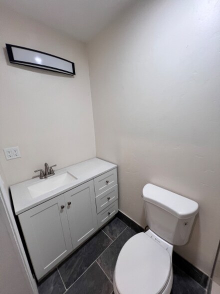 Building Photo - 912 31st St