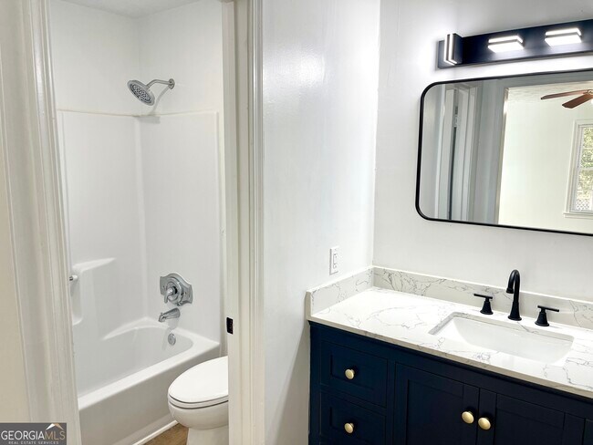 Building Photo - 165 Fieldstone Dr