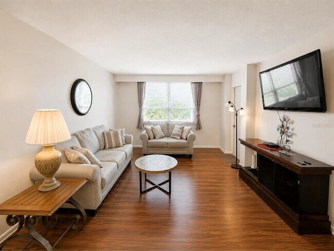 Building Photo - 2616 Cove Cay Dr