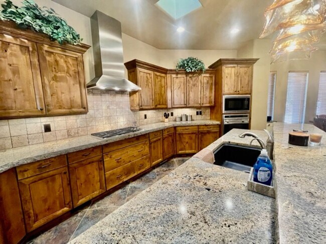 Building Photo - 3052 Snow Canyon Pkwy
