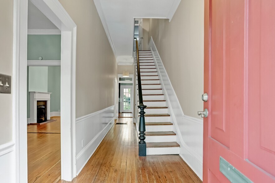 Building Photo - 403 Tattnall St