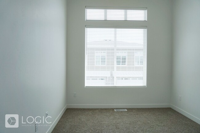 Building Photo - Brand New Townhome in Great Location!