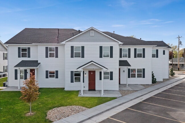 Building Photo - Upper Level 2 Bed 1 Bath Apartment