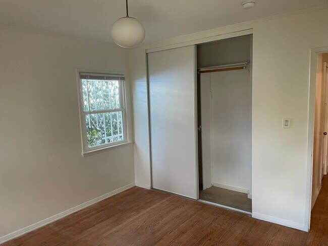 Building Photo - 1735 S Bundy Dr