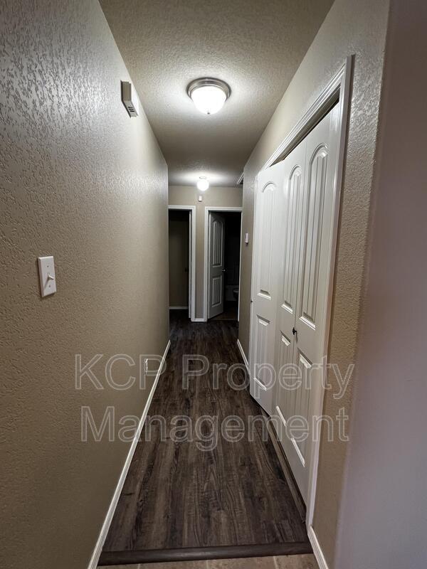Building Photo - 2504 Ridgeway Ln