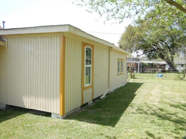 Building Photo - 419 Gammon Dr