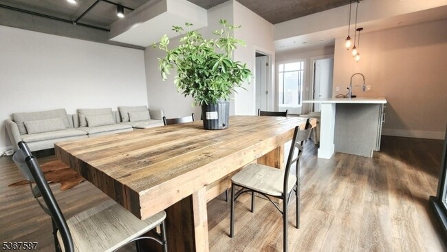 Building Photo - 58-60 Elm Street Unit 601