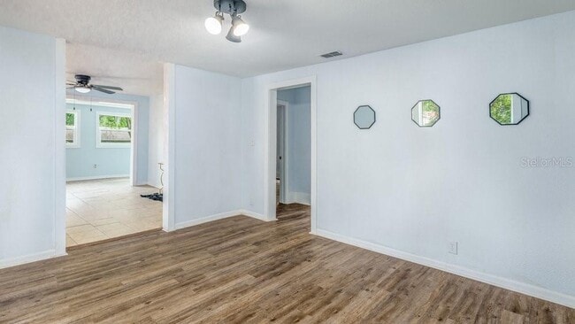 Building Photo - 912 E Carolina Ave