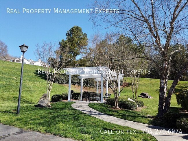 Building Photo - 10657 Hill Point Ct