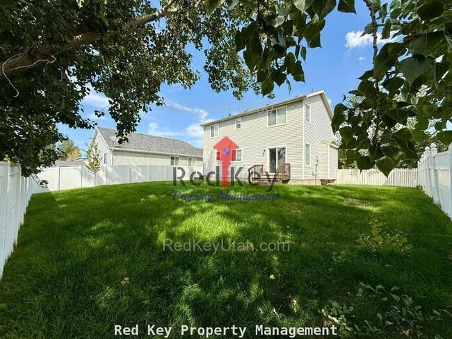 Building Photo - Geneva Way Single Family Home