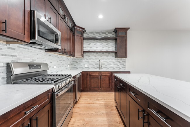 Building Photo - 3329 N Avers Ave