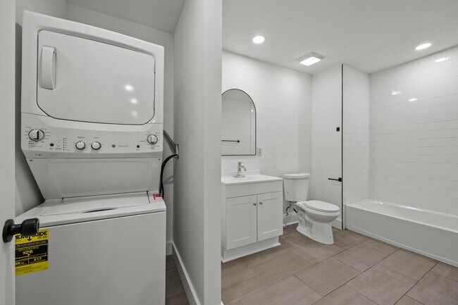 Building Photo - 941 E Whittier St