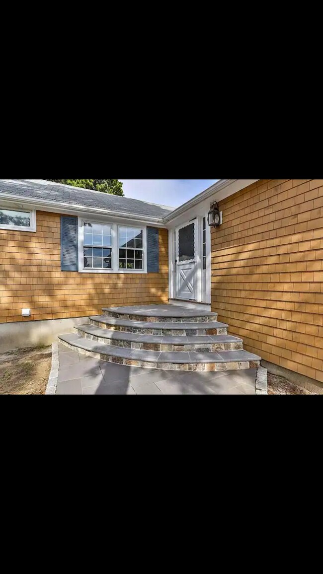 Building Photo - 76 Bay Rd