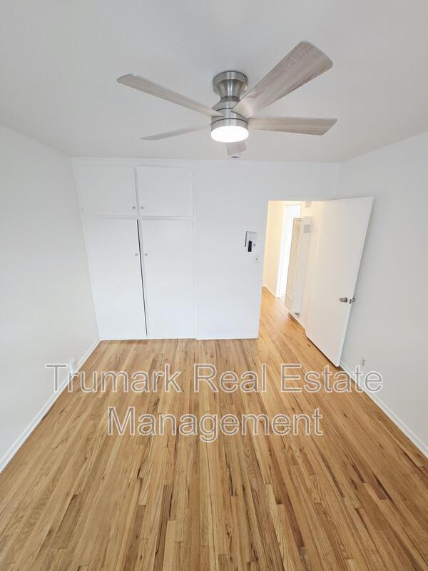 Building Photo - 2427 N Brighton St