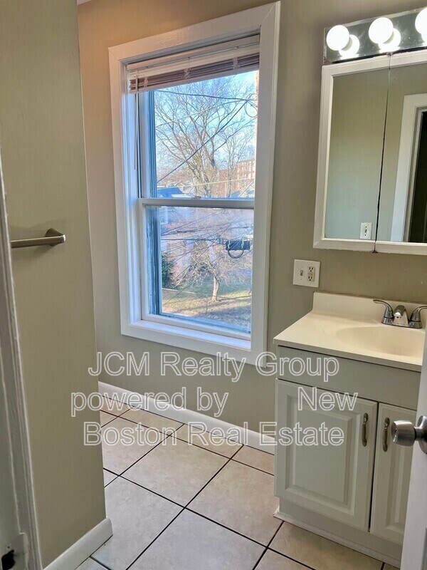 Building Photo - 40 Hurd St