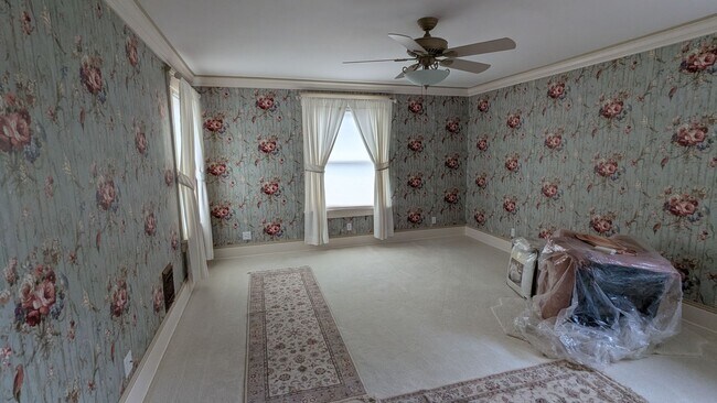 Building Photo - Welcome to this fully furnished 3-bedroom, 1.5-bath home in Massillon
