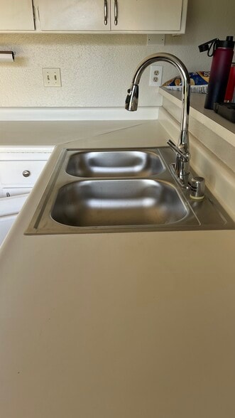 Building Photo - 459 Waterford Dr