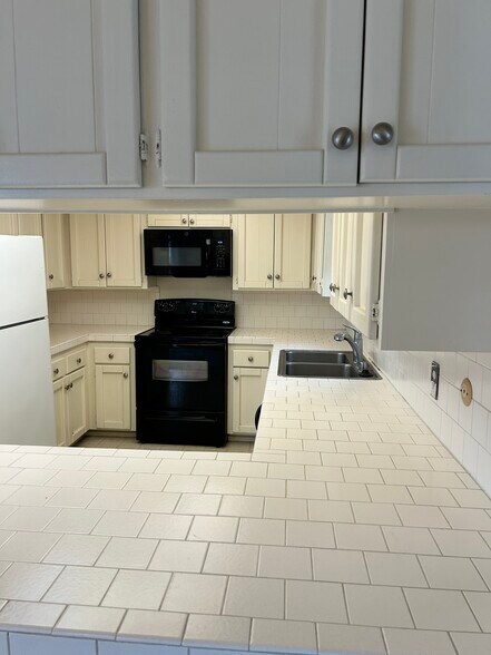 Building Photo - 255 Sea Forest Ct