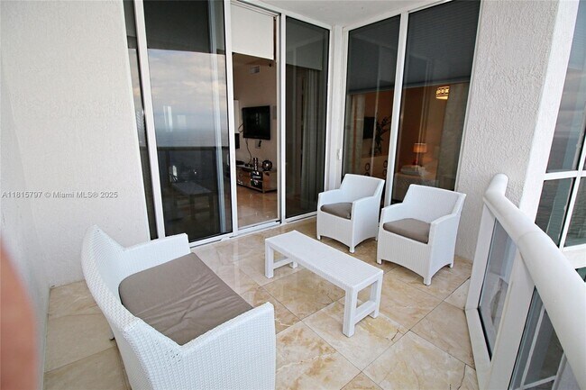 Building Photo - 15901 Collins Ave