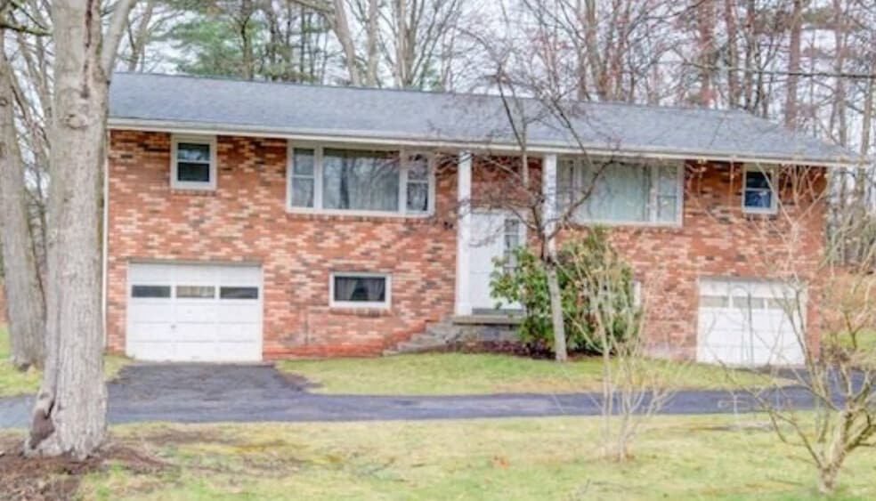 Primary Photo - 16 Kaine Dr