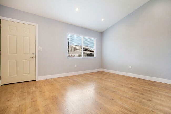 Building Photo - Olive Avenue Triplex