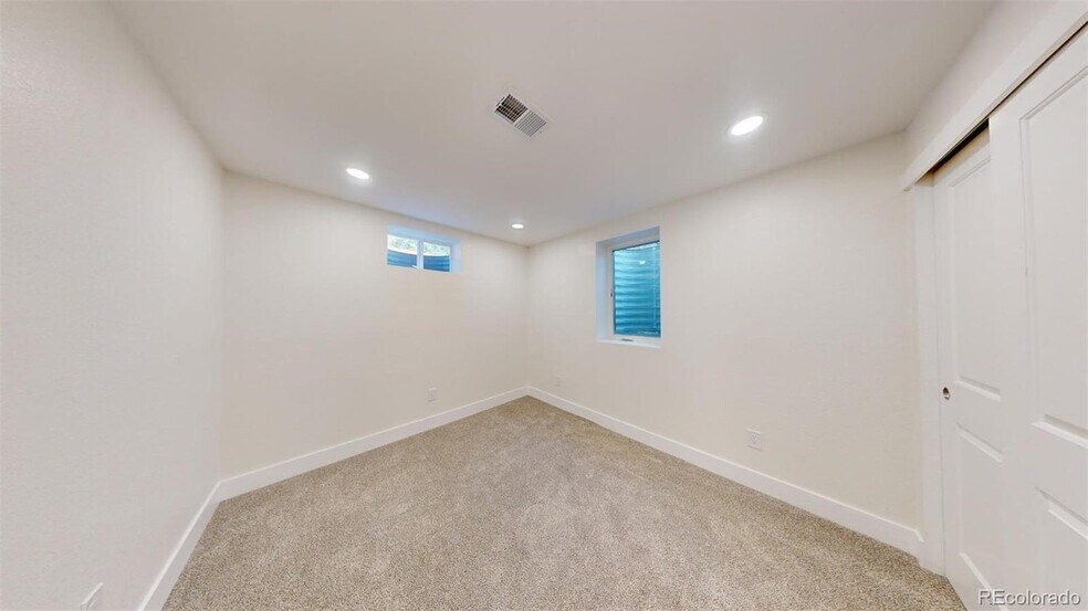 Building Photo - 11000 Larry Dr