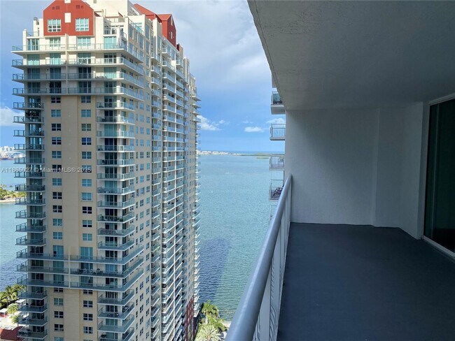 Building Photo - 1200 Brickell Bay Dr