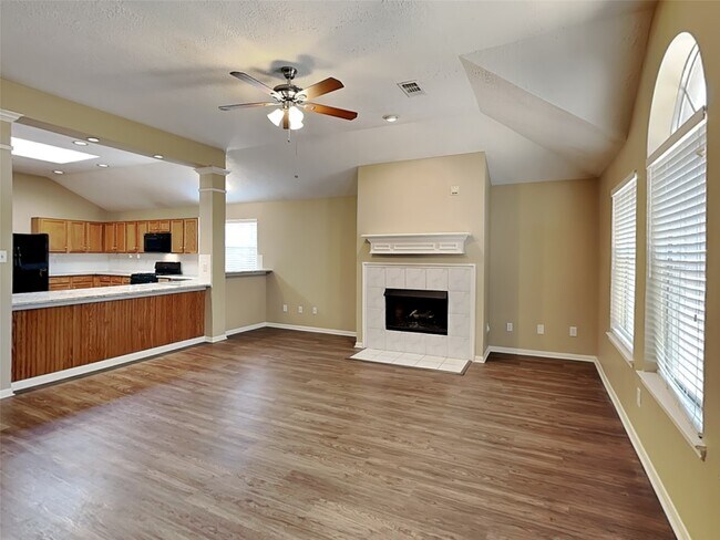 Building Photo - 1907 W Welsford Dr