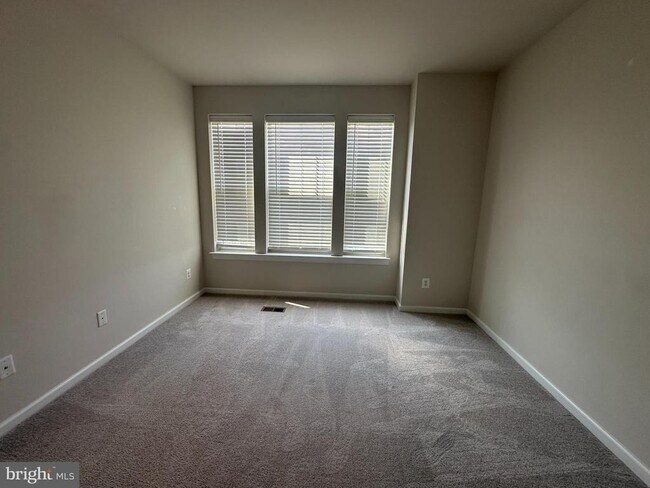 Building Photo - 43353 Radford Divide Ter