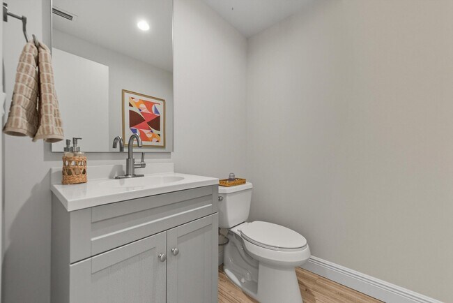 Building Photo - 11355 Pond View Dr