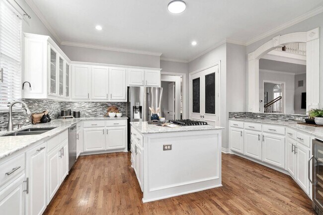 Building Photo - 433 Martel Ln