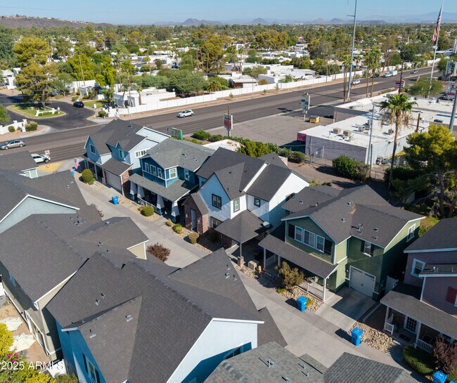 Building Photo - 714 E Boca Raton Rd
