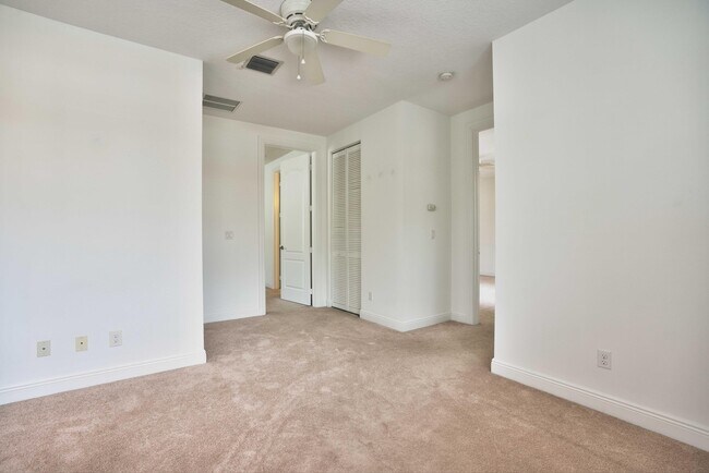Building Photo - 119 Diamante Way