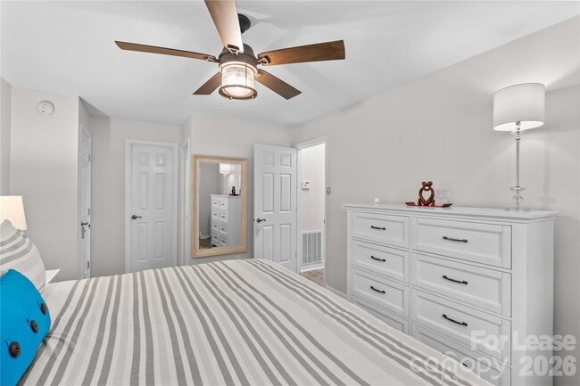 Building Photo - 19843 Henderson Rd