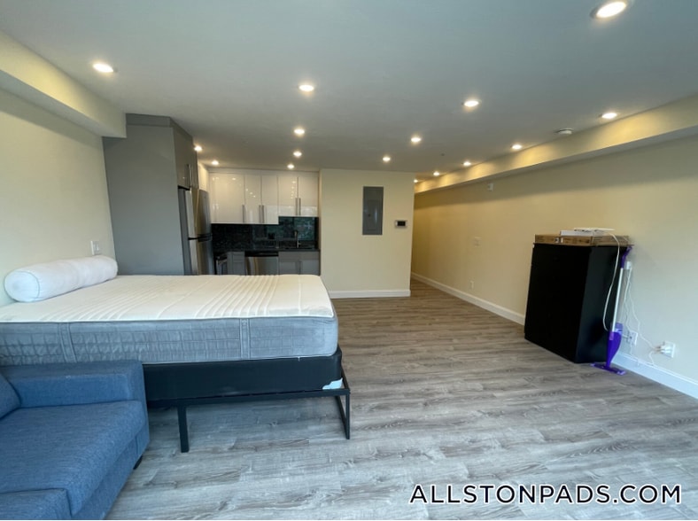 Building Photo - 1028 Commonwealth Ave