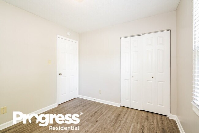 Building Photo - 451 Meadowlark Dr