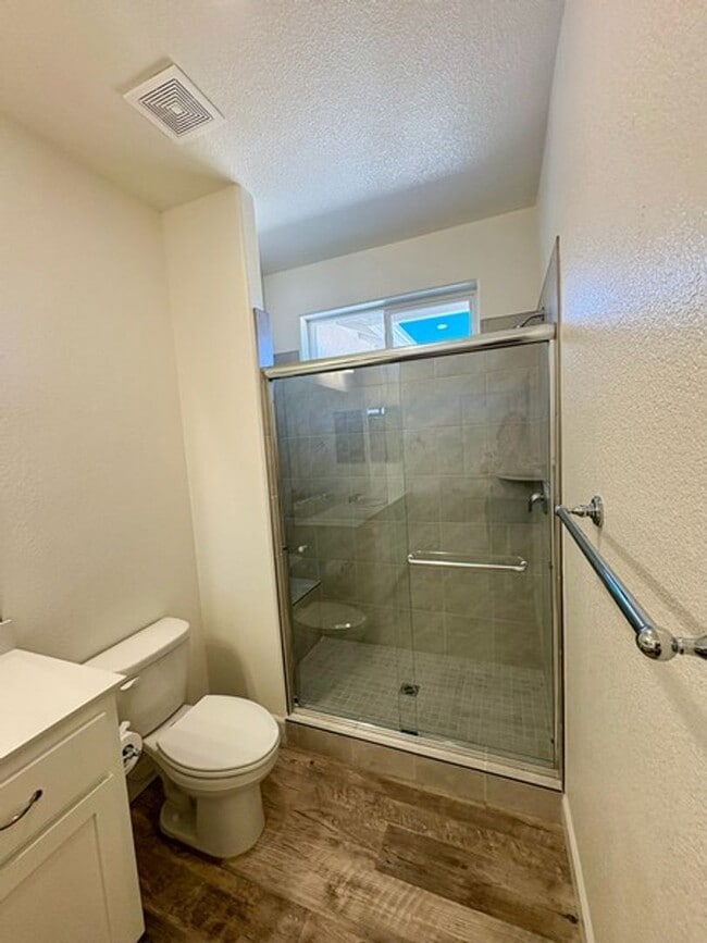 Building Photo - Spacious Four Bedroom off the Golf Course in Fernley