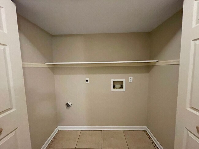 Building Photo - Home For Rent