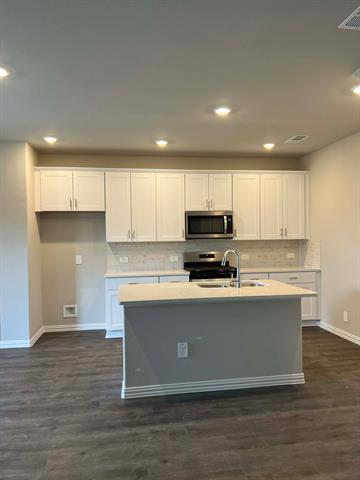 Building Photo - 4001 Monticello Dr