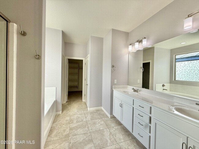 Building Photo - 1216 Brentwood Way