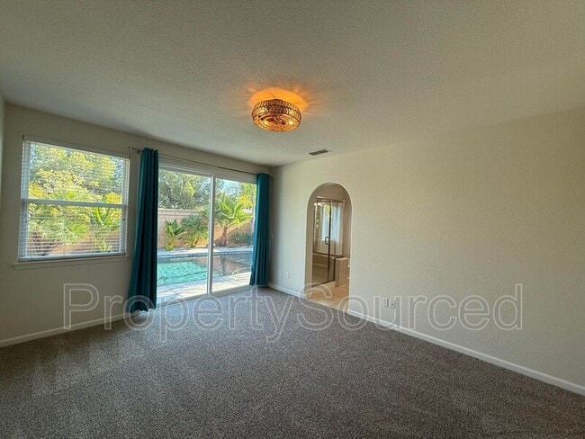 Building Photo - 1720 Dalia Ln