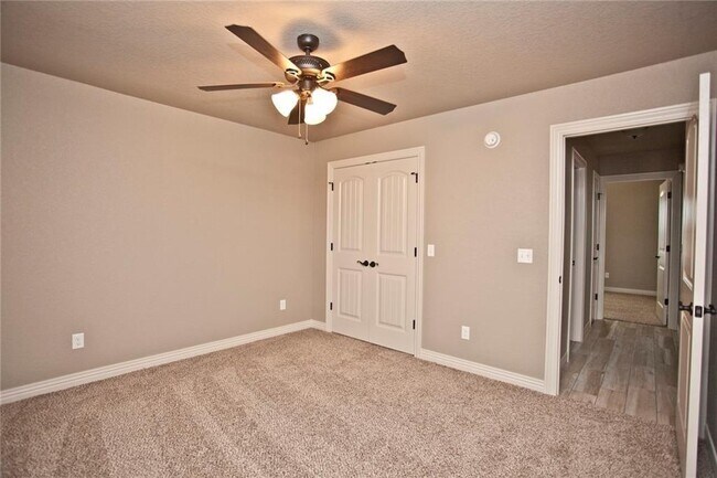 Building Photo - 728 NW 64th Ave